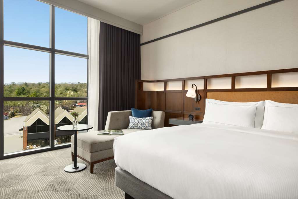 Фото Valley Hotel Homewood Birmingham, Curio Collection by Hilton