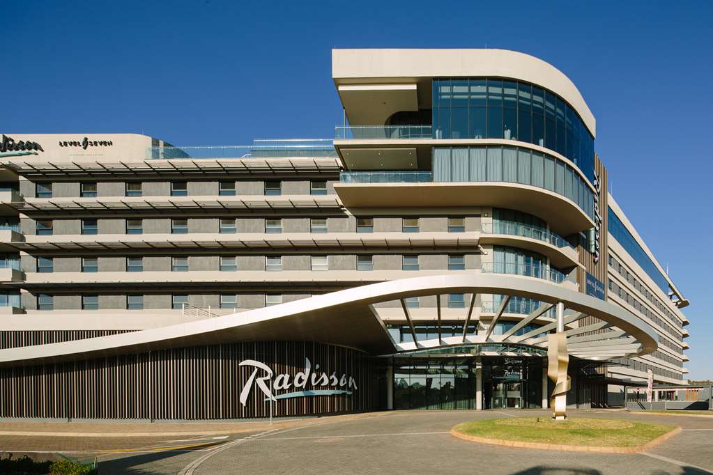 Фото Radisson Hotel & Convention Centre, Johannesburg, O.R. Tambo Airport