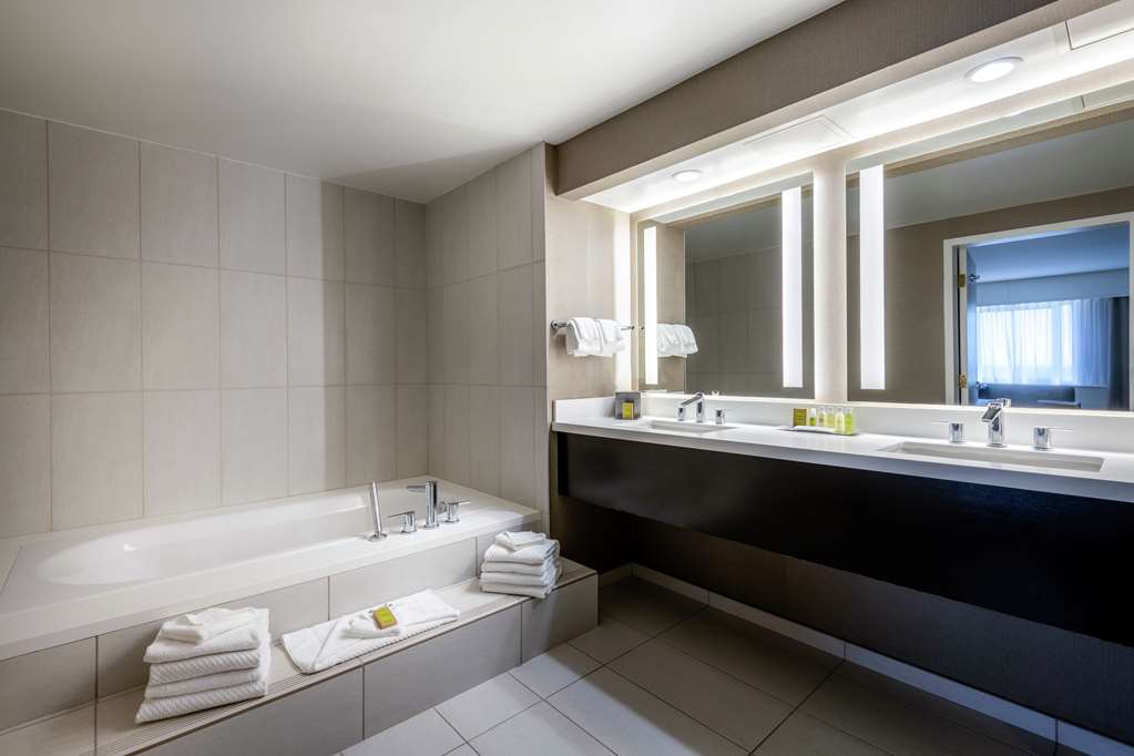 Фото DoubleTree by Hilton Los Angeles - Norwalk