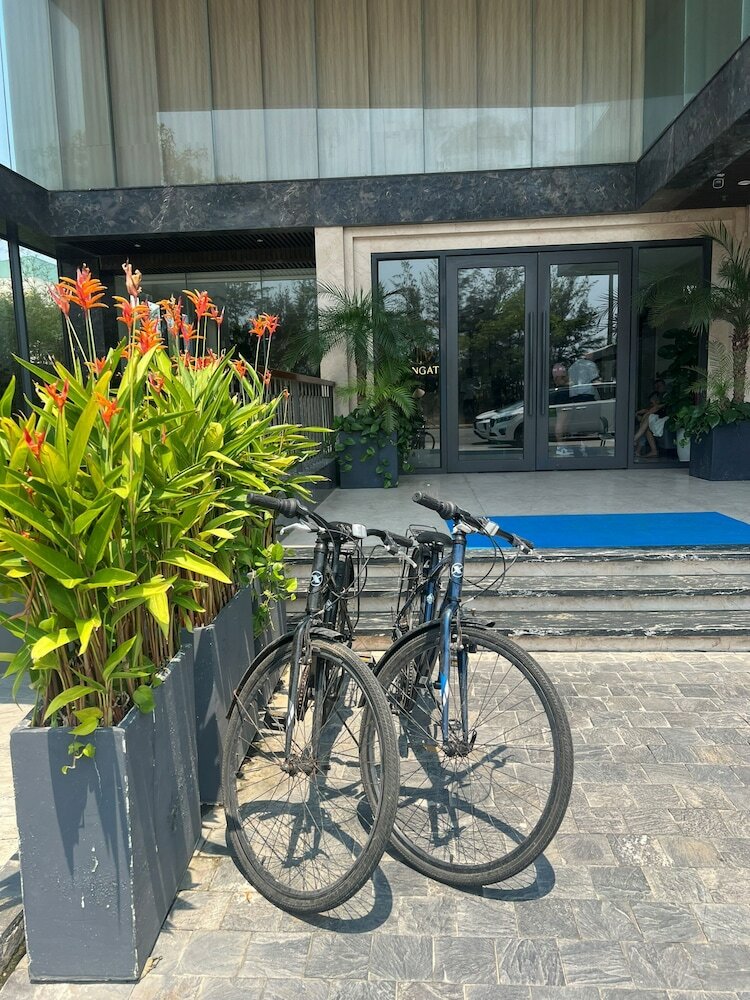 Фото Mangata Beachfront Hotel