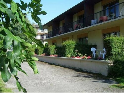 Гостиница Hôtel Les Pavillons du Golf в Эвиан-ле-Бене