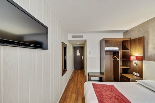 Гостиница Hotel Paris Pacific Villejuif в Л’Э-ле-Розе