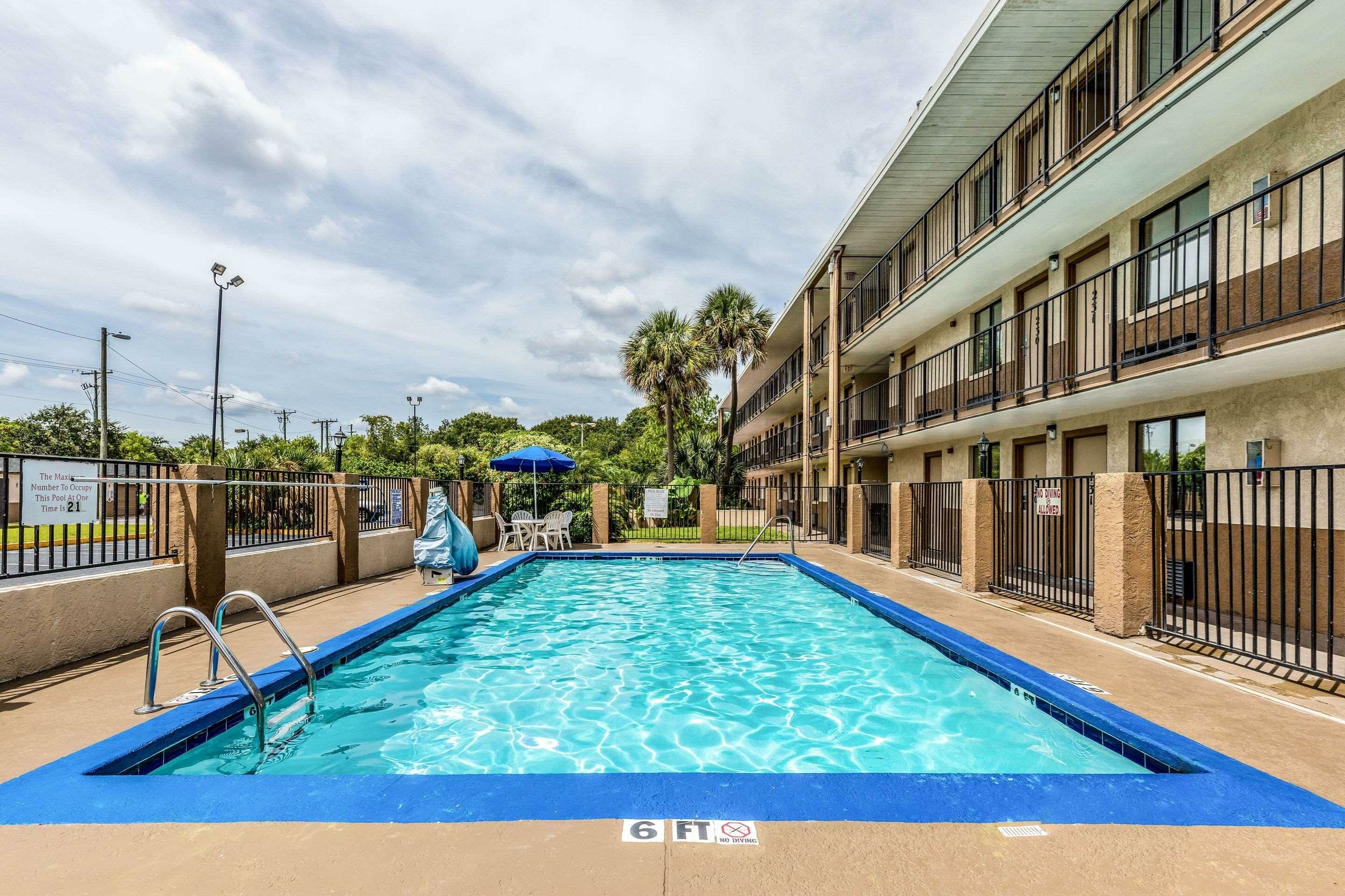 Фото Rodeway Inn Fairgrounds - Casino