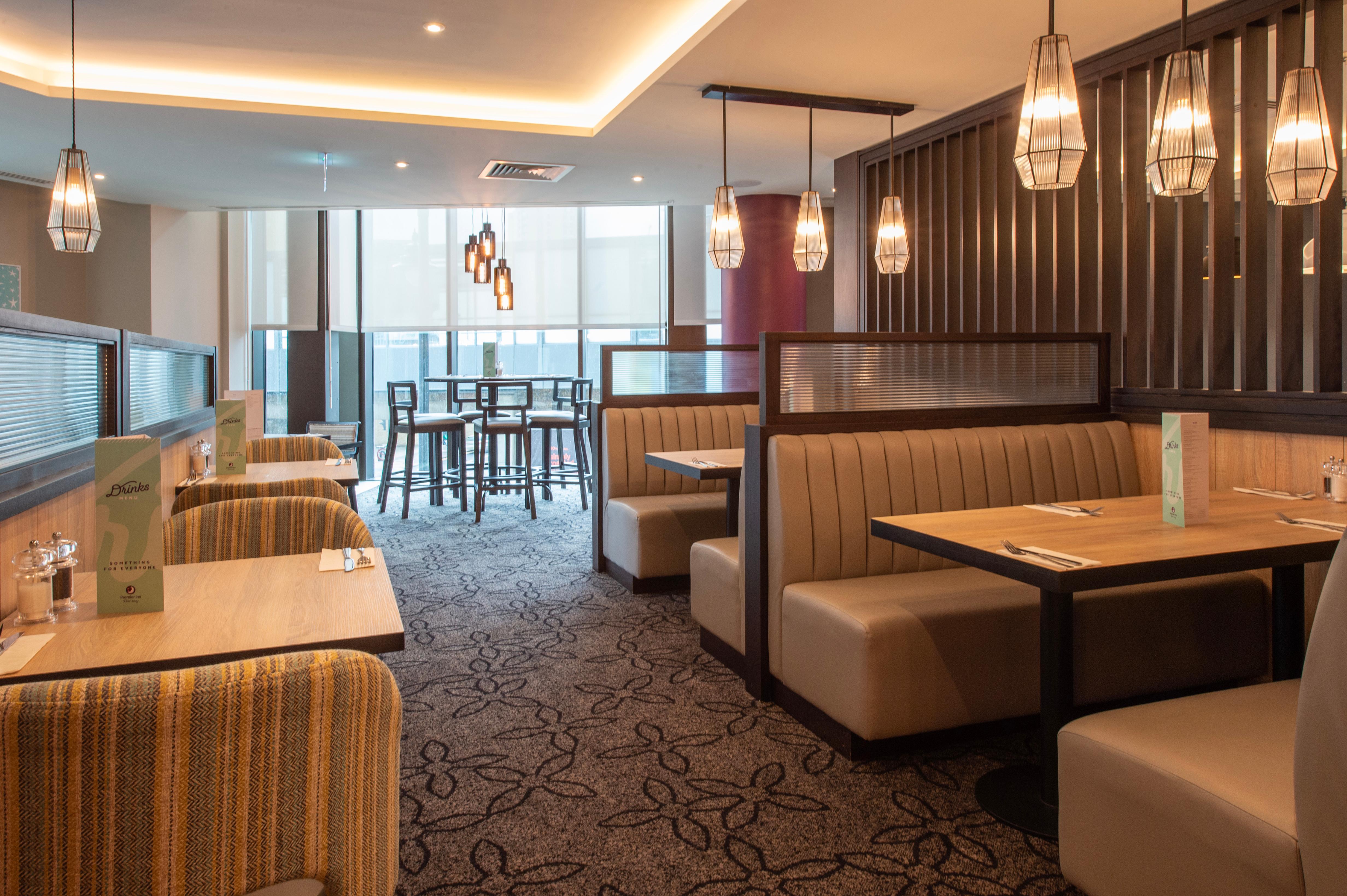 Фото Premier Inn London Canary Wharf Westferry