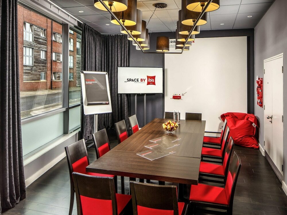 Фото Ibis Bristol Temple Meads Quay