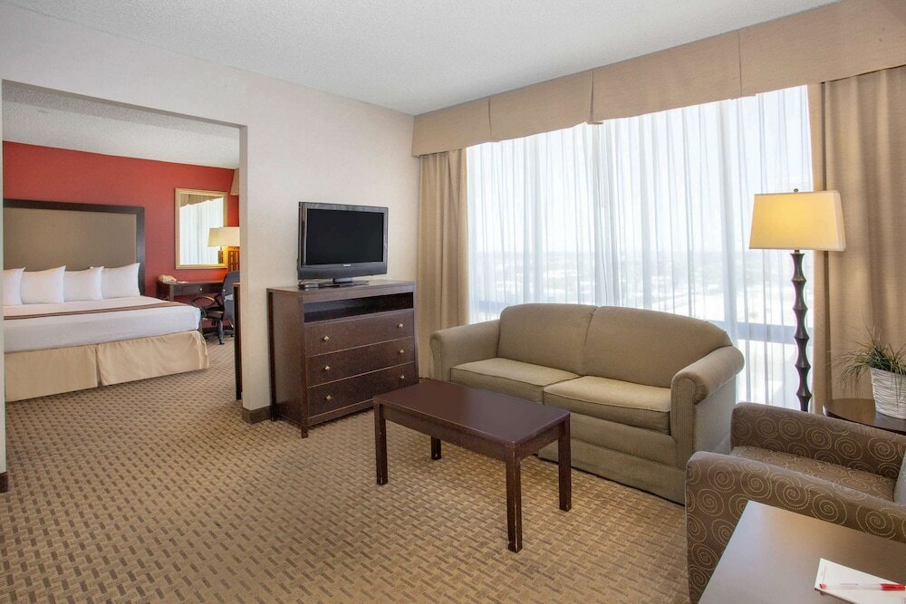 Фото Ramada by Wyndham Phoenix Midtown
