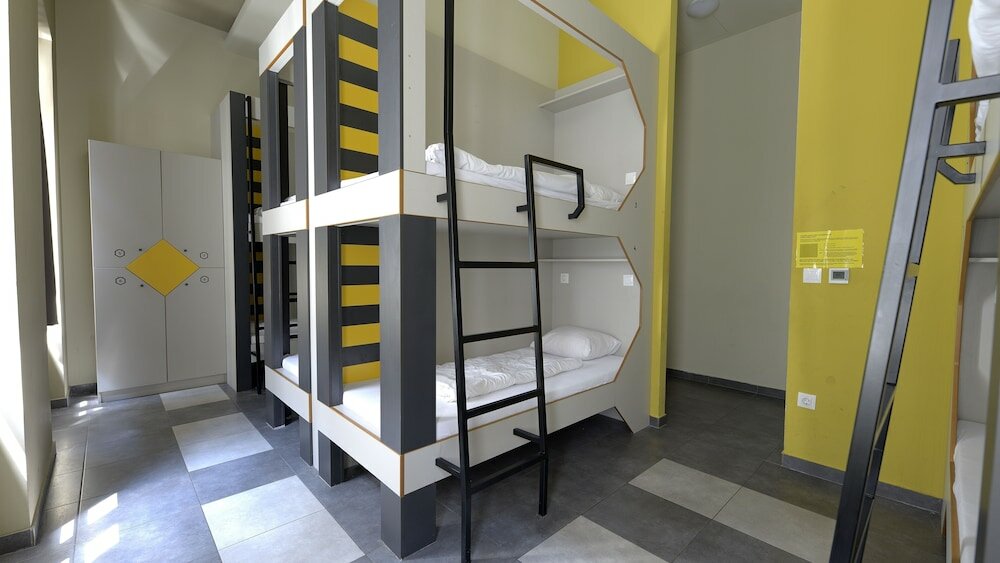 Фото The Hive Party Hostel