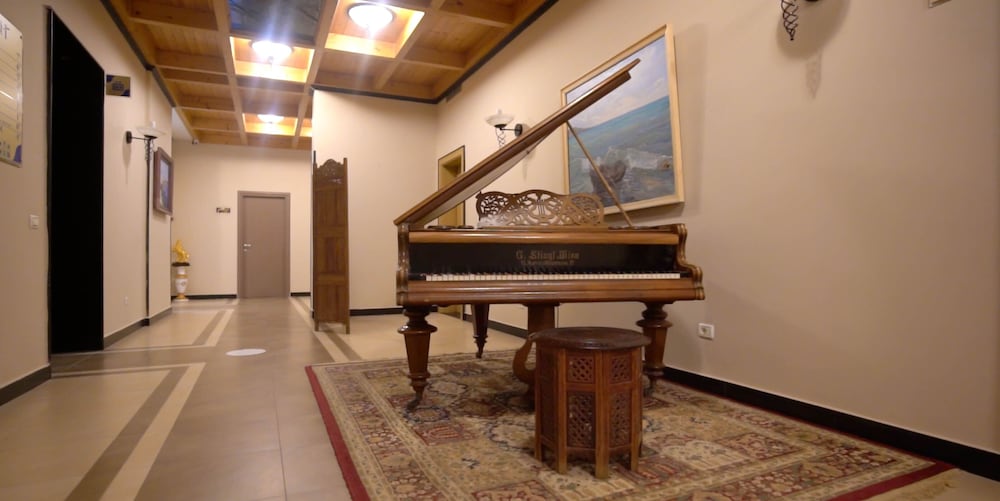 Фото Hotel Majestic