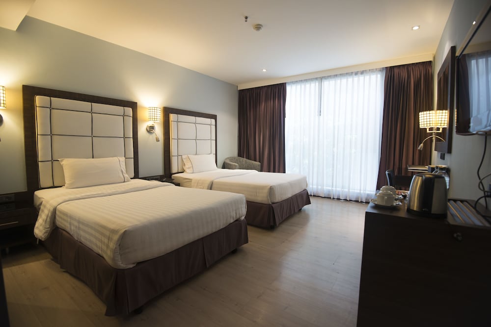 Фото Отель Sukhumvit Suites