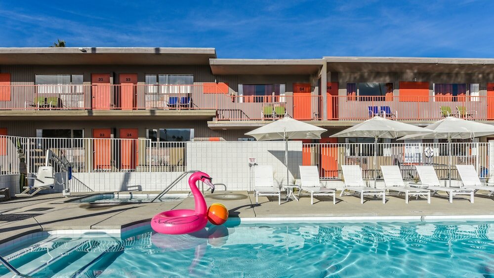 Фото Skylark Hotel
