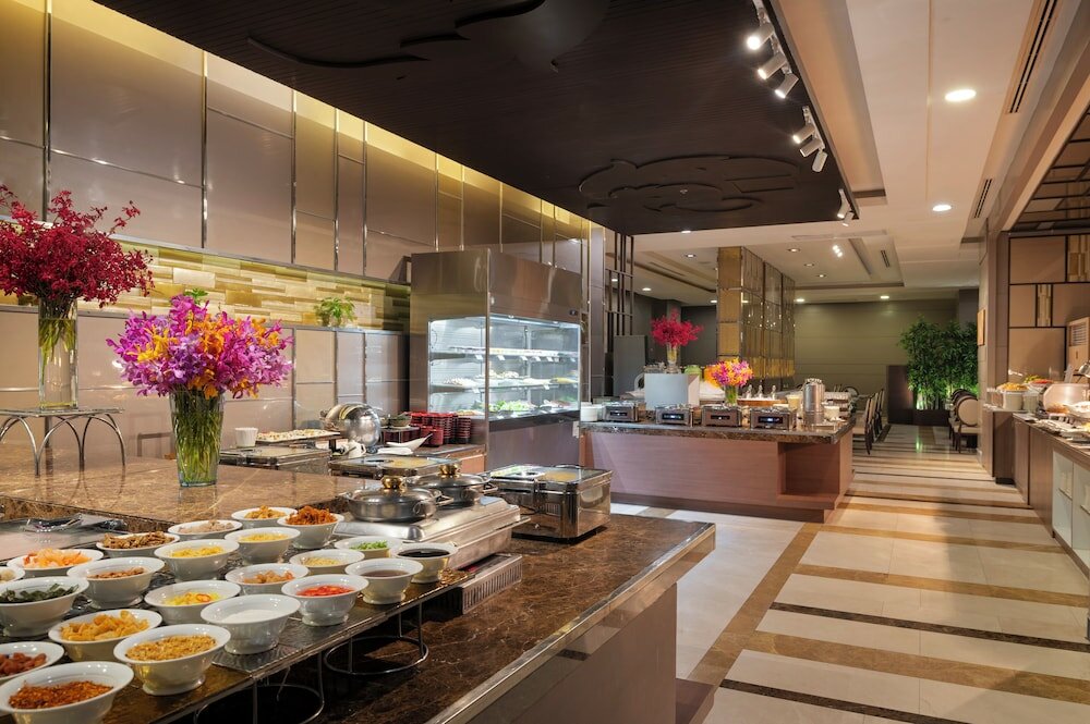 Фото The Berkeley Hotel Pratunam