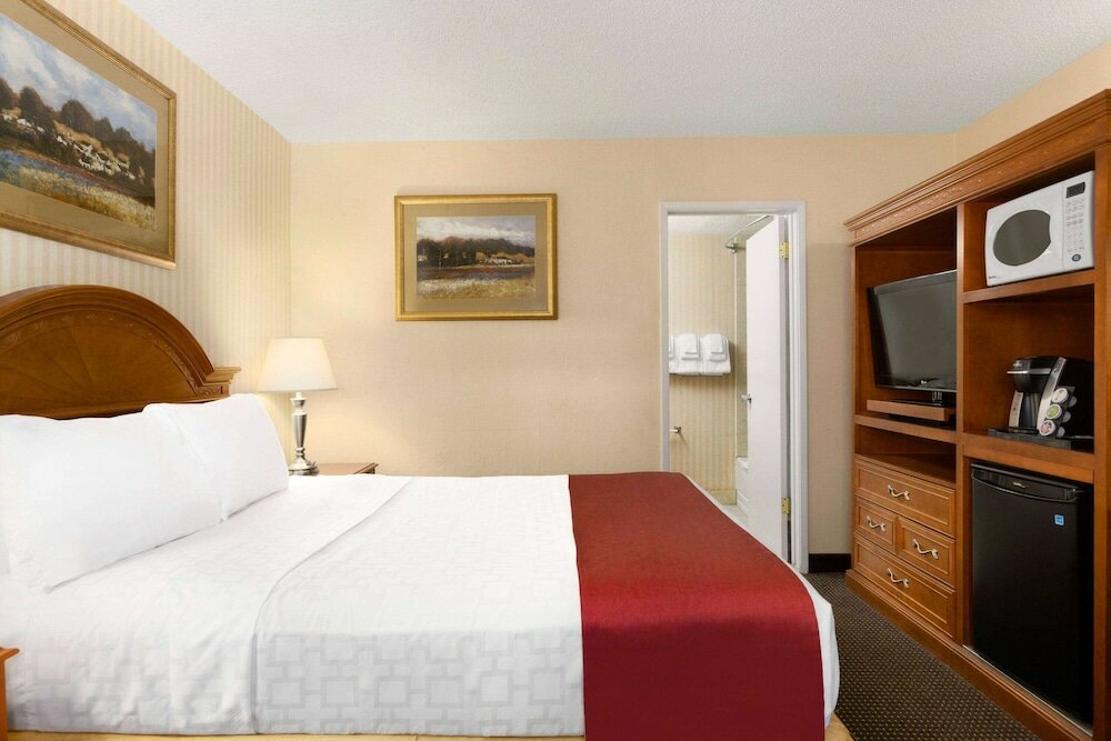Фото Travelodge by Wyndham North Battleford