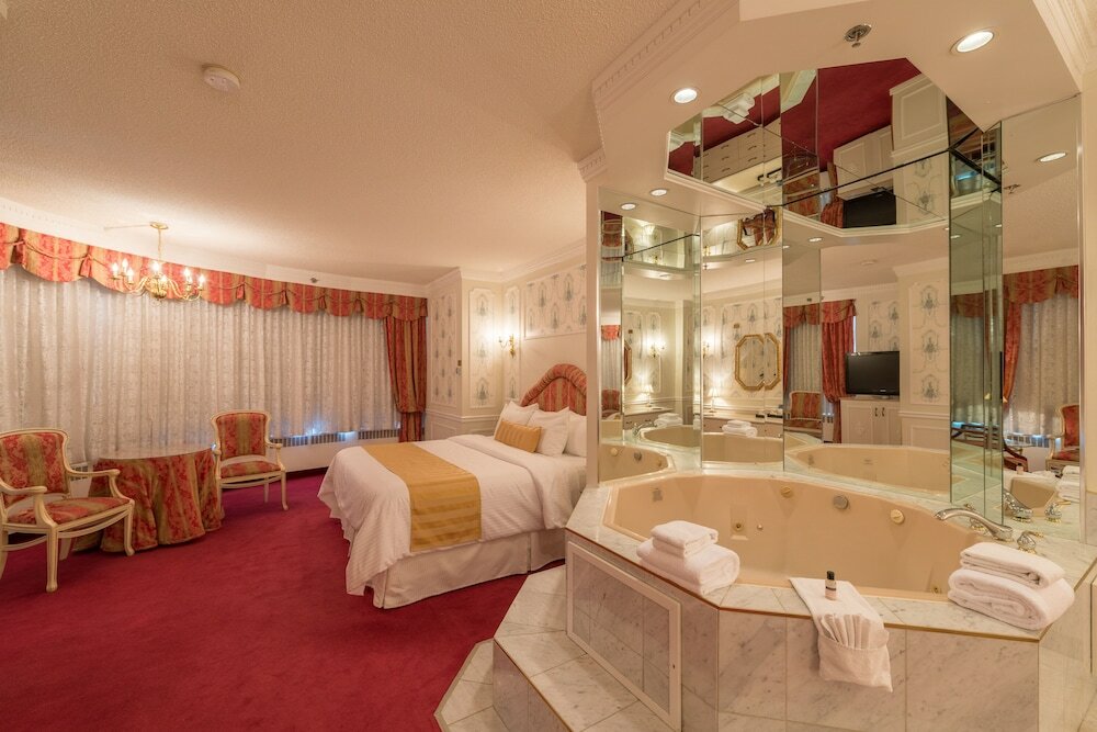 Фото Fantasyland Hotel