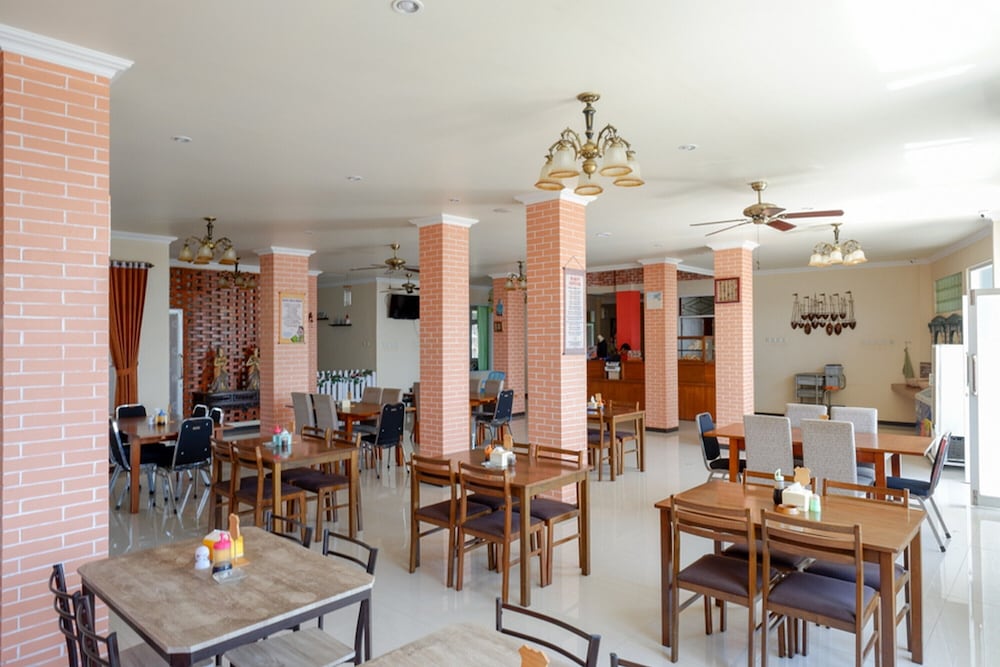 Фото RedDoorz Plus Syariah @ Hotel Boulevard Luwuk