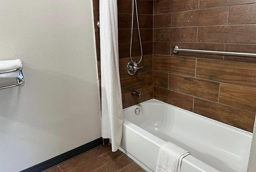 Фото Days Inn by Wyndham West Des Moines Clive