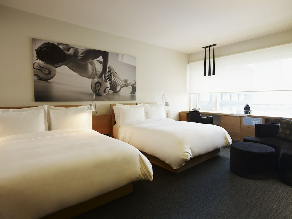 Фото Le Germain Hotel Maple Leaf Square