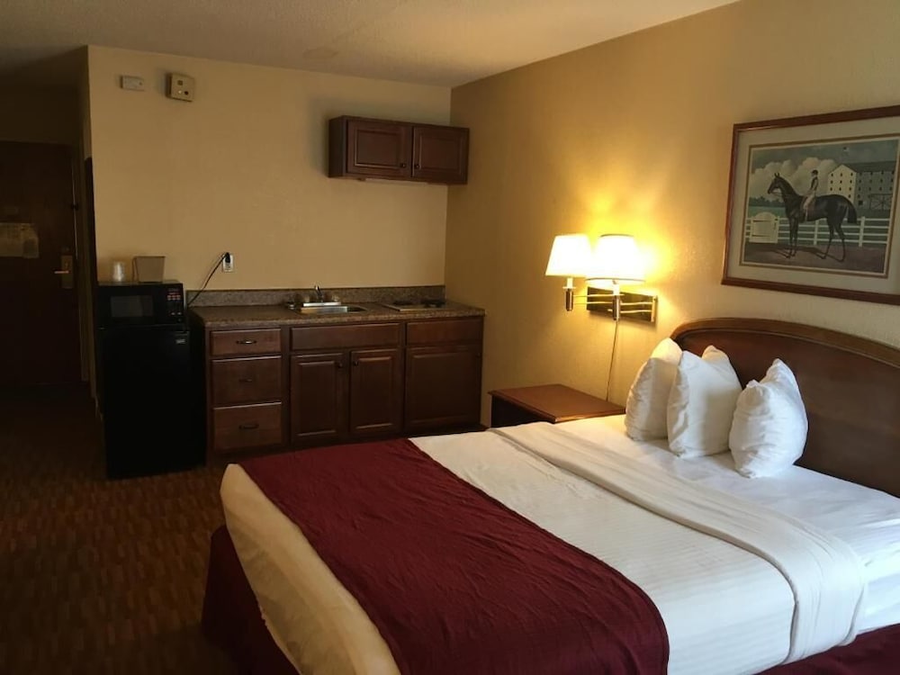 Фото Econo Lodge Inn & Suites Radford-Blacksburg Area