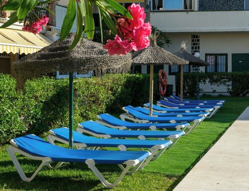 Внешний вид отеля Hotel Los Jazmines в Торремолиносе, фото 3