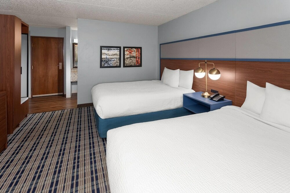 Фото AmericInn by Wyndham Green Bay West