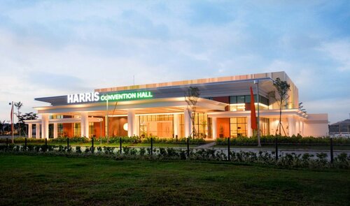 Внешний вид отеля Harris Hotel & Conventions Bekasi в Бекаси, фото 2