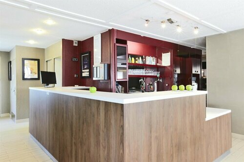 Гостиница Campanile Maubeuge Nord в Авене-сюр-Эльпе