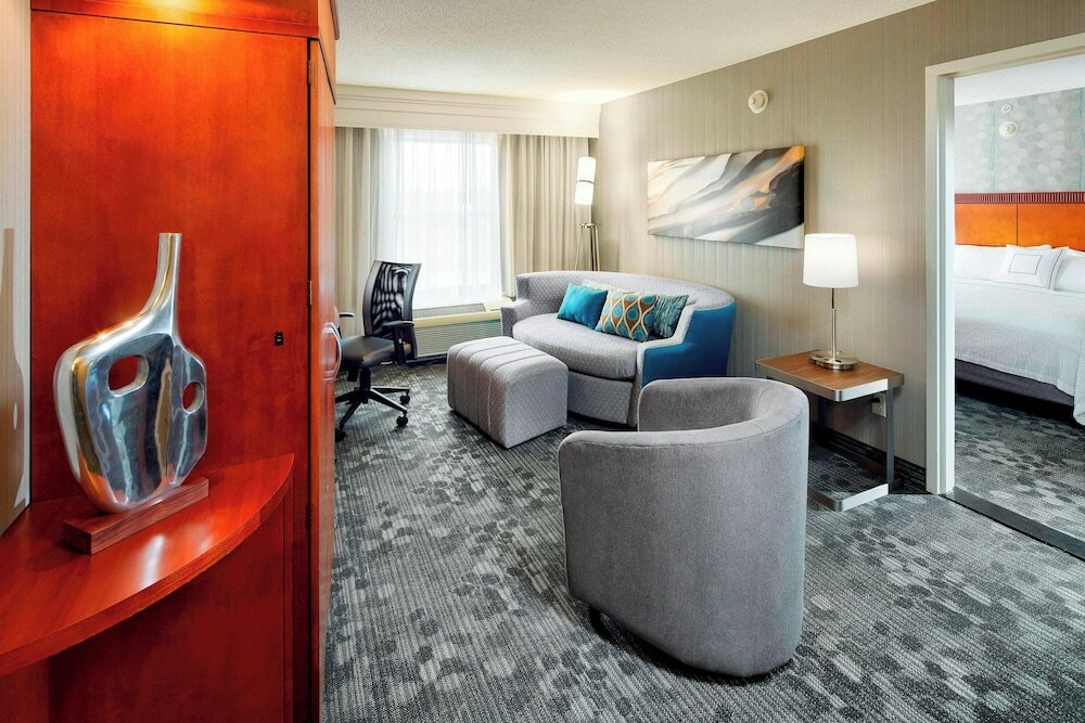 Фото Courtyard by Marriott Hamilton