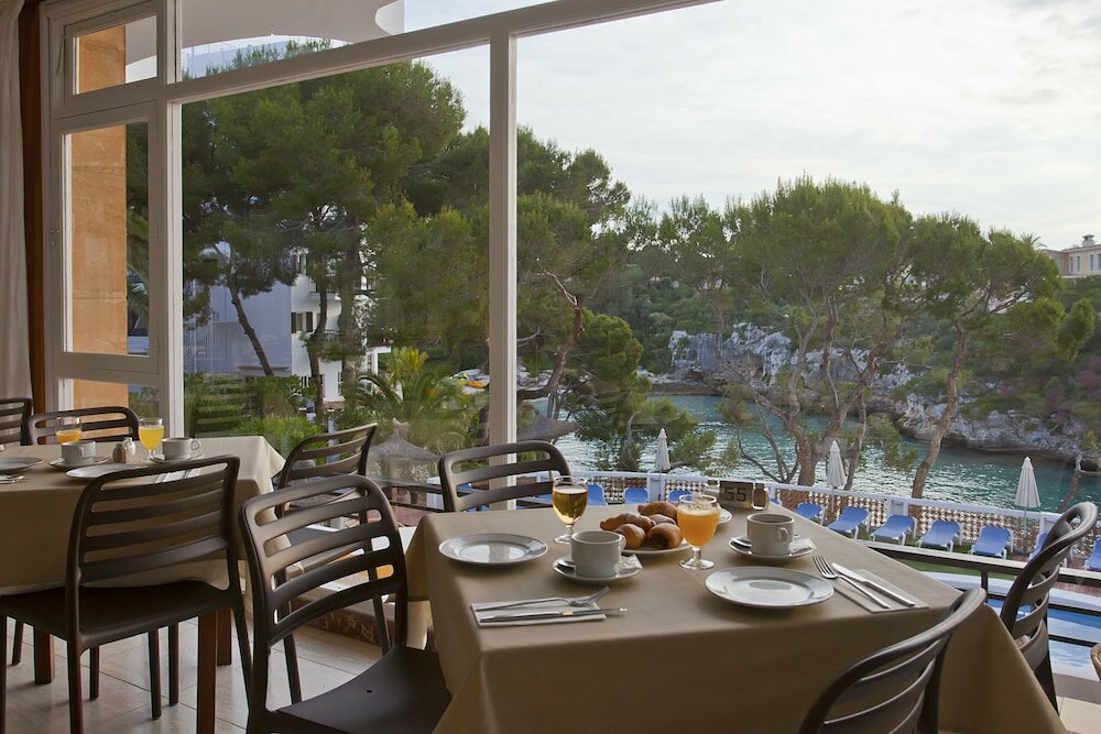 Фото Hotel Cabot Cala Ferrera