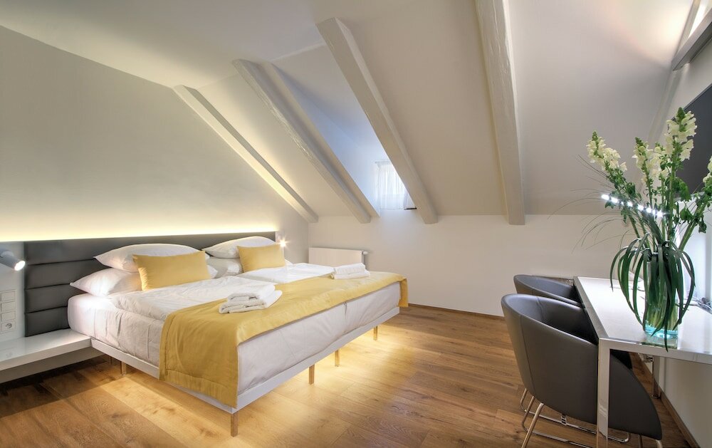 Фото Bishop's House