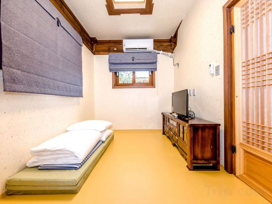 Фото Jeju Hanok Hotel Hallagung