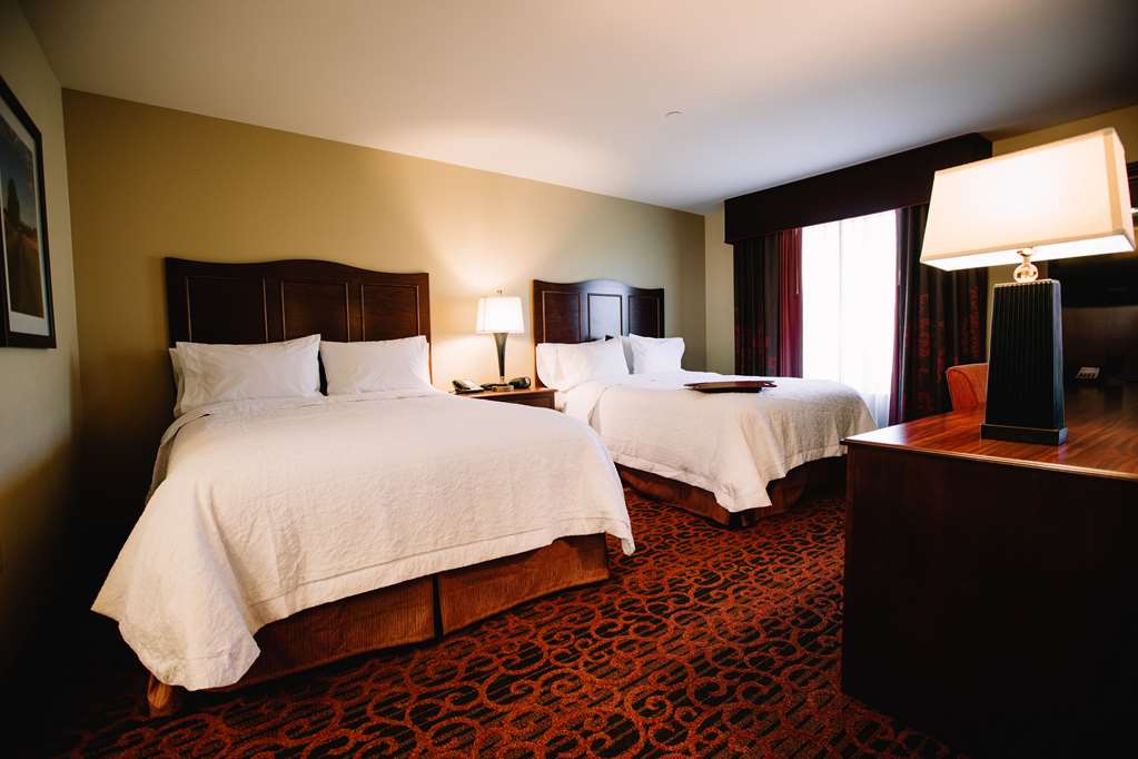 Фото Hampton Inn & Suites Minot Airport, Nd