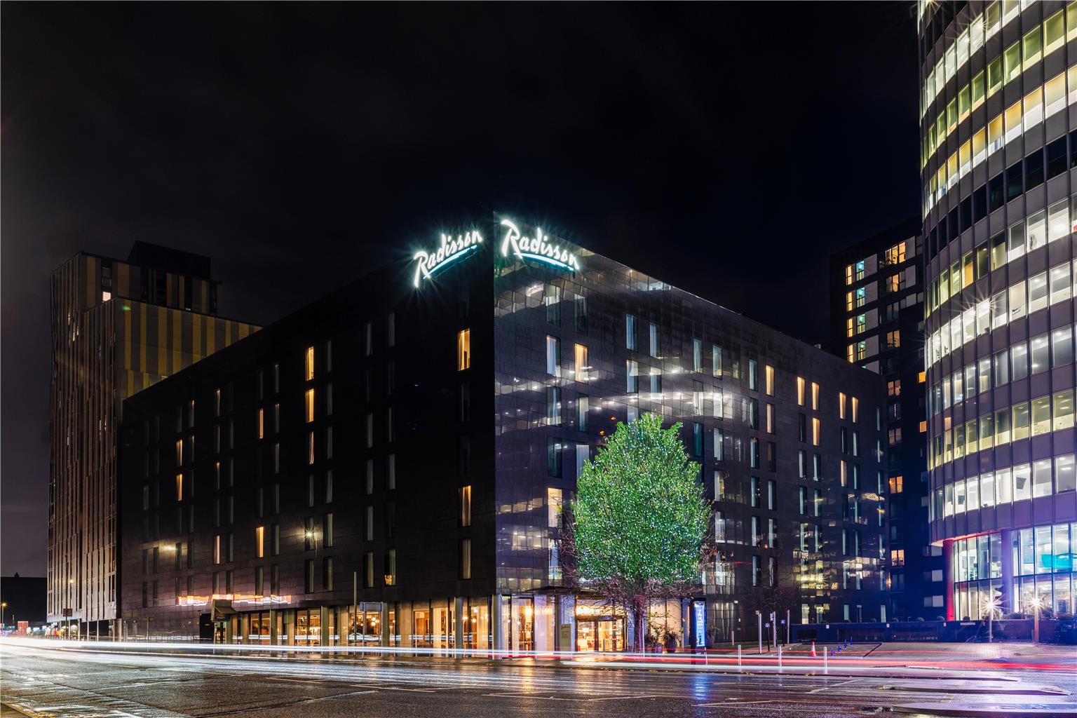 Фото Radisson Hotel Manchester City Centre, A Verified Net Zero Hotel