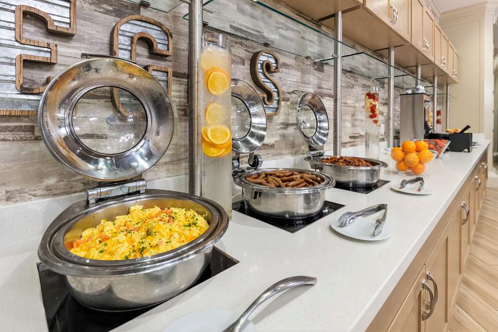 Фото DoubleTree by Hilton Hotel San Diego - Mission Valley