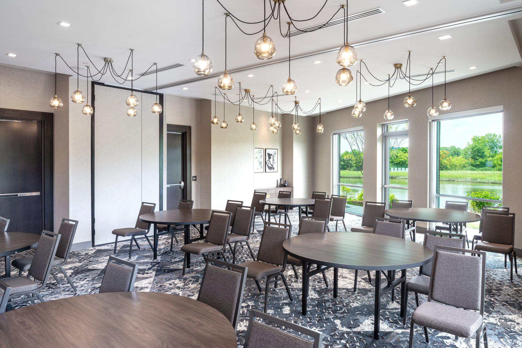 Фото Holiday Inn Boston Logan Airport - Chelsea, an Ihg Hotel