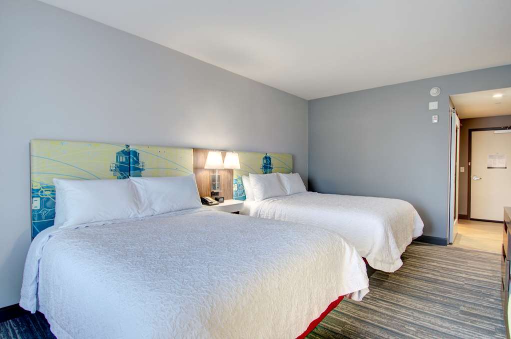 Фото Hampton Inn & Suites Portland West