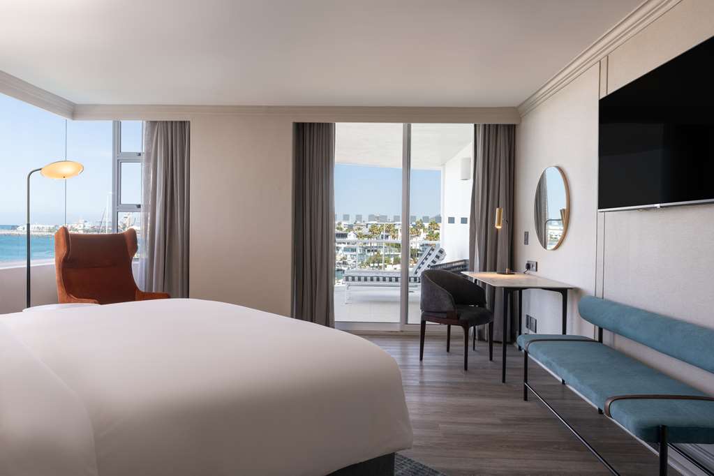 Фото Radisson Collection Hotel, Waterfront Cape Town