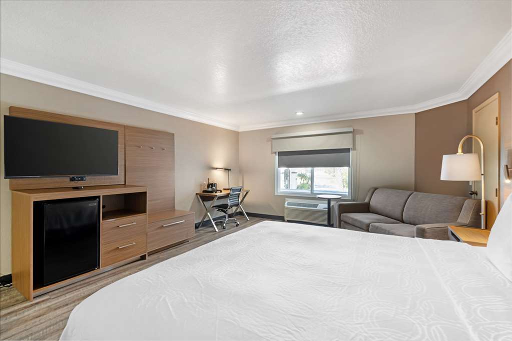 Фото Best Western Plus Newport Mesa Inn