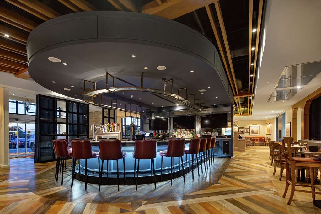 Фото DoubleTree by Hilton Toronto Airport