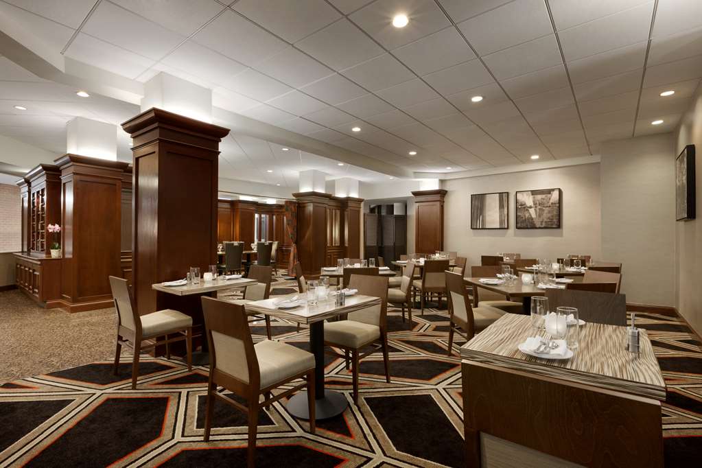 Фото Hilton Arlington