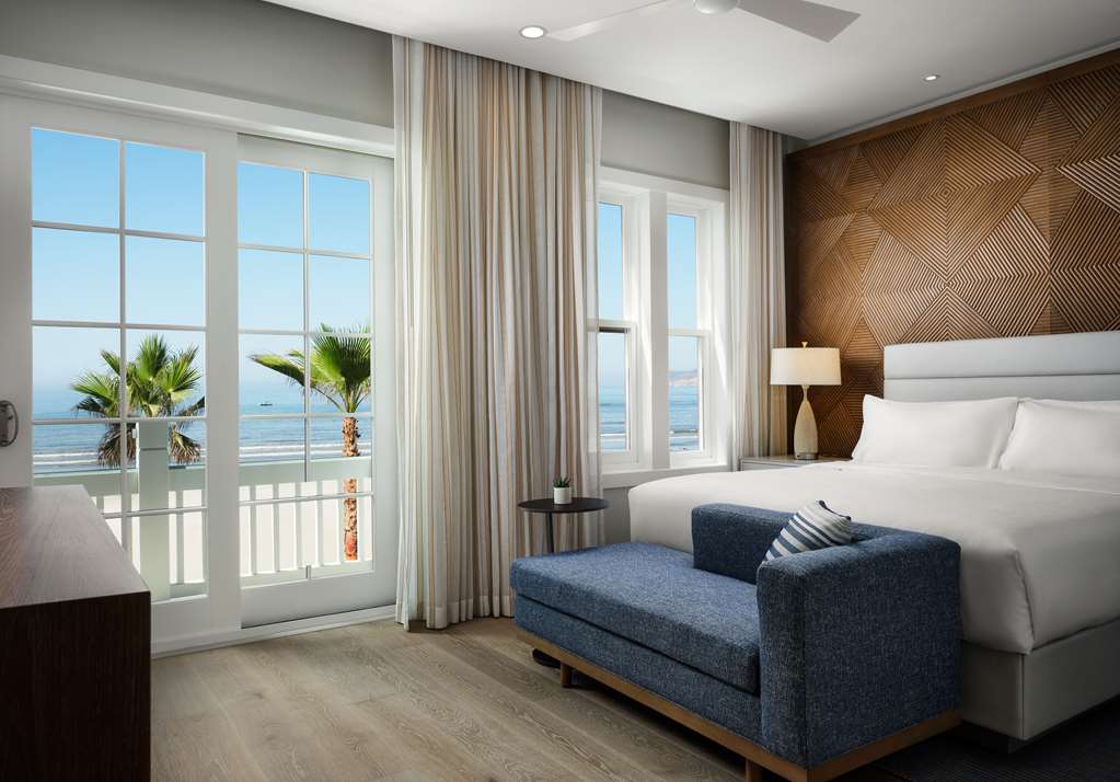 Фото Beach Village at The Del, Curio Collection by Hilton