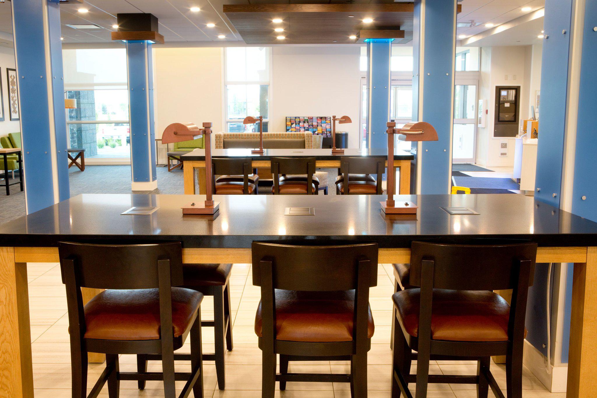 Фото Holiday Inn Express & Suites Edmonton Sw - Windermere, an Ihg Hotel