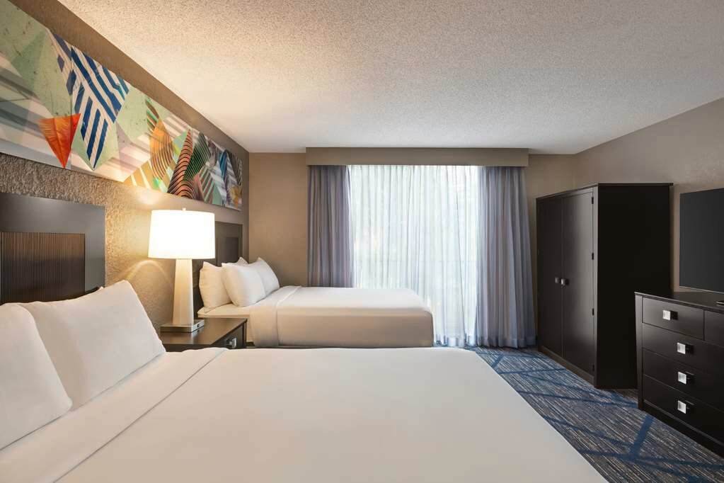 Фото Embassy Suites by Hilton Miami International Airport