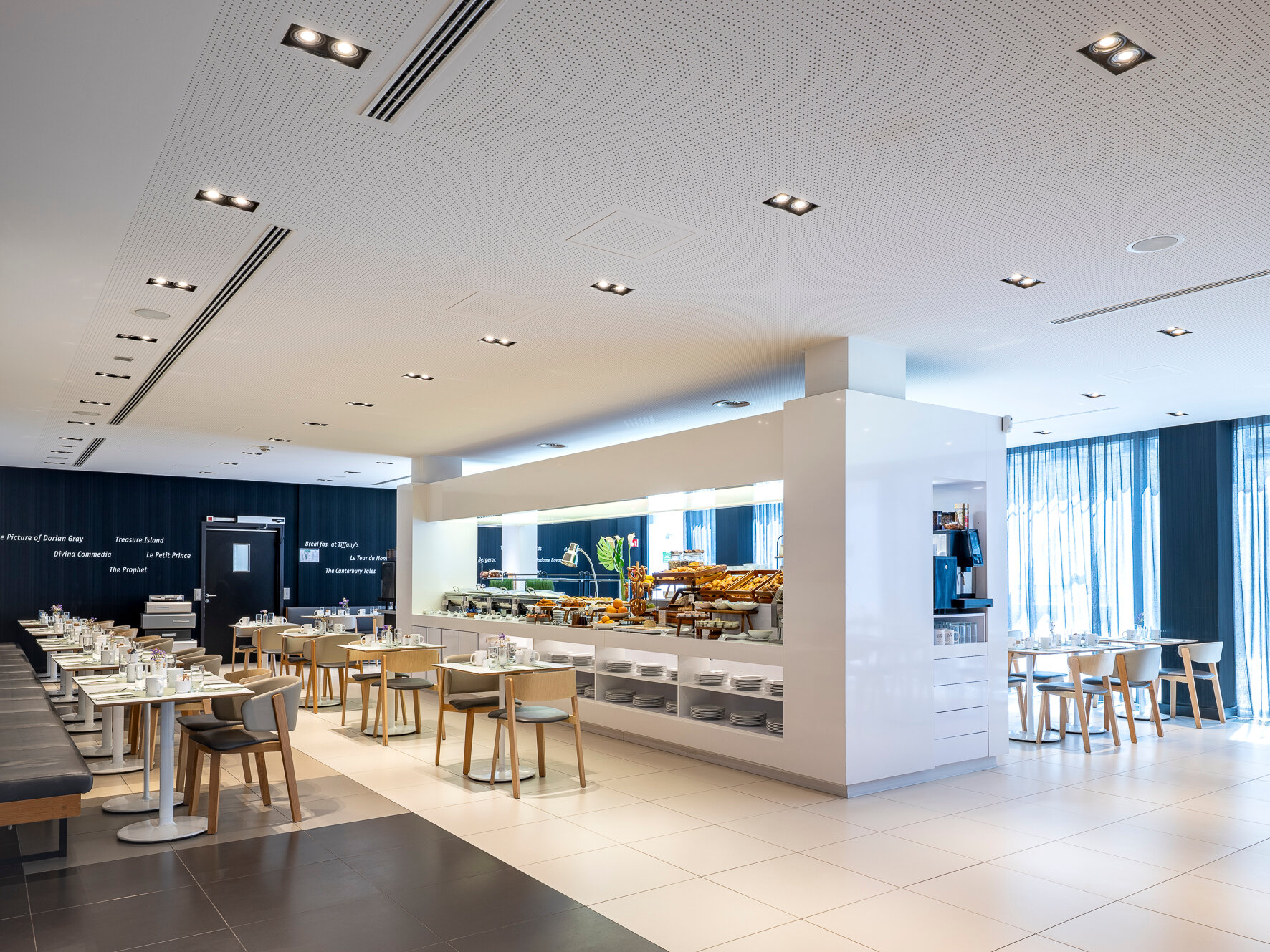 Фото Eurostars Book Hotel