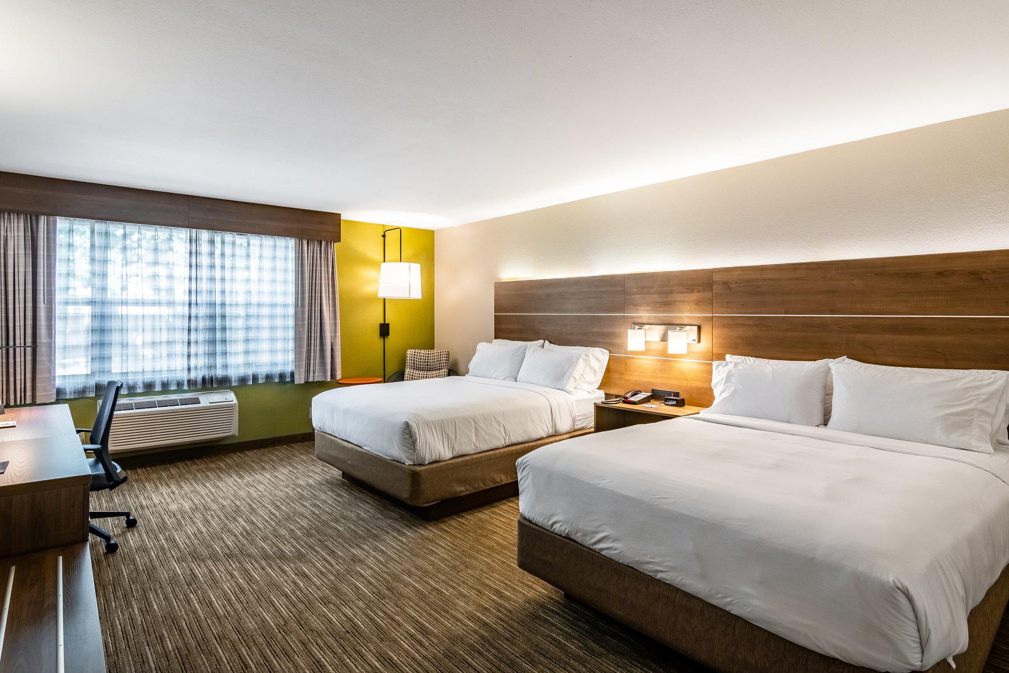 Фото Holiday Inn Express & Suites Camarillo, an Ihg Hotel