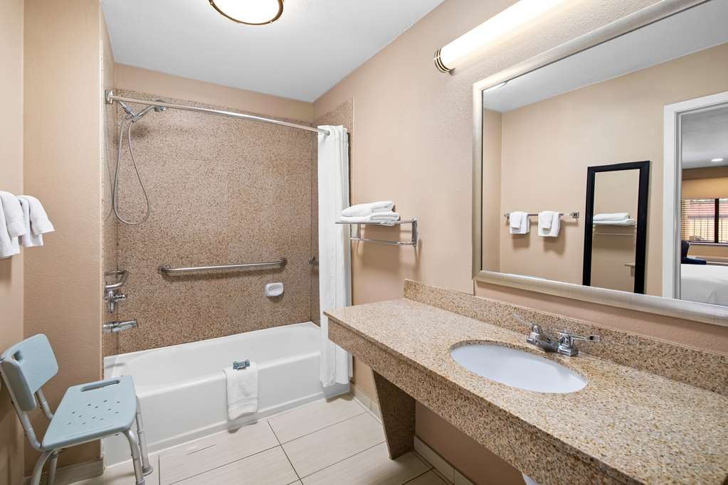 Фото Best Western Cedar Inn