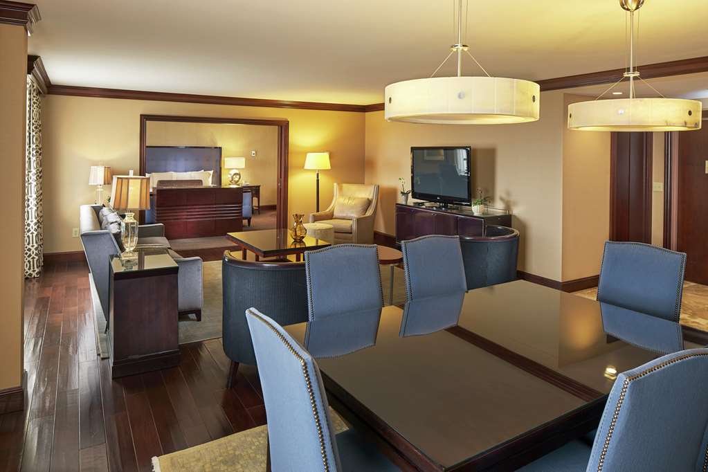 Фото Hilton Raleigh North Hills