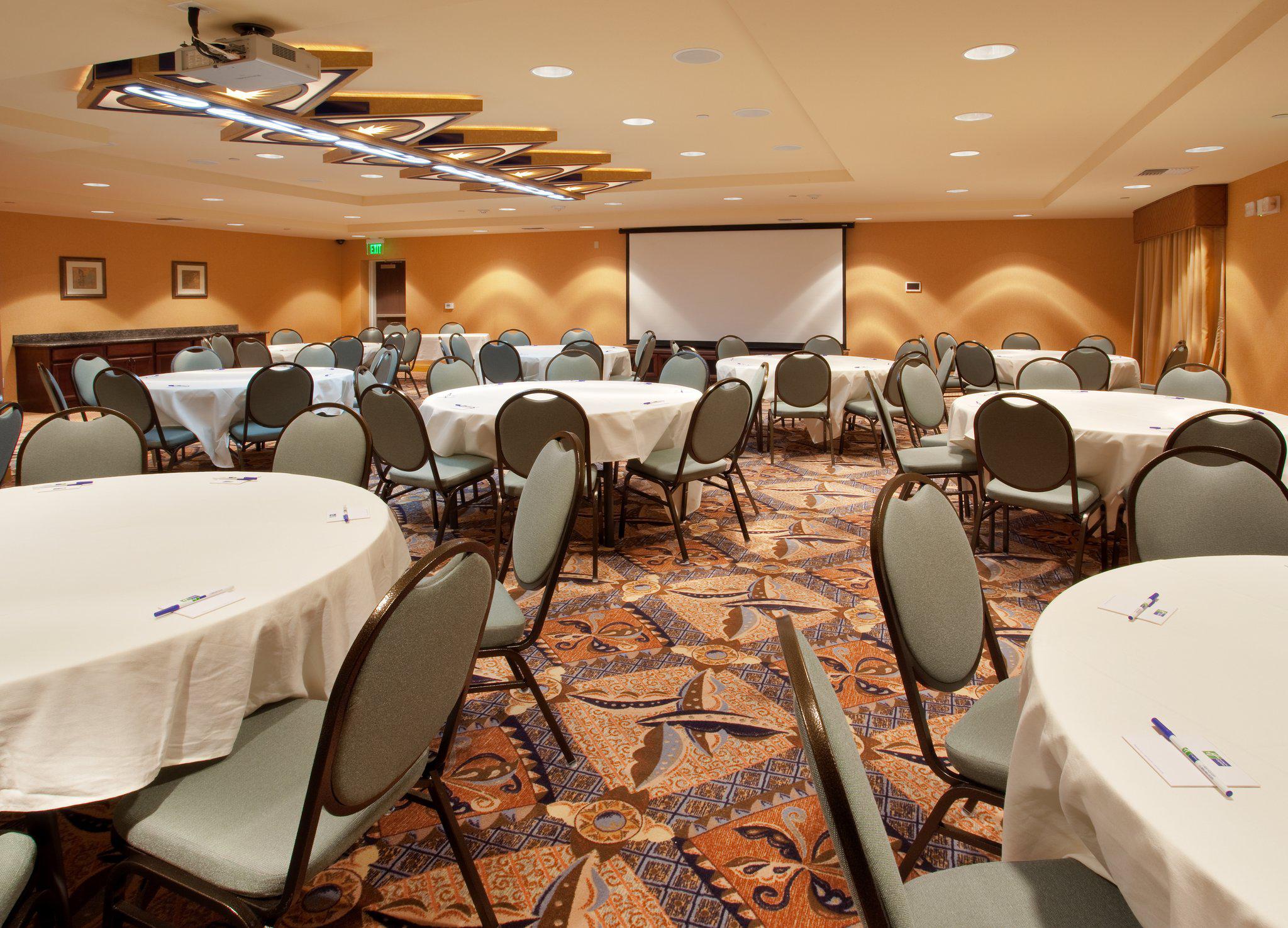 Фото Holiday Inn Express & Suites Sacramento Ne Cal Expo