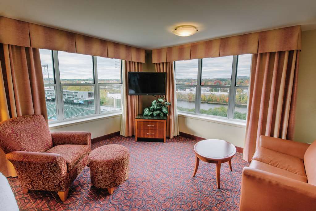 Фото Hilton Garden Inn Manchester Downtown