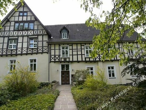 Гостиница Rittergut Haus Laer - Historisches Gästehaus в Виттене