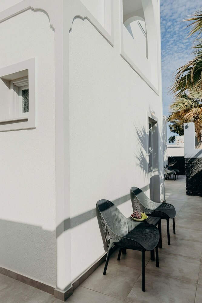 Фото White Lily - Adults Only 16 plus