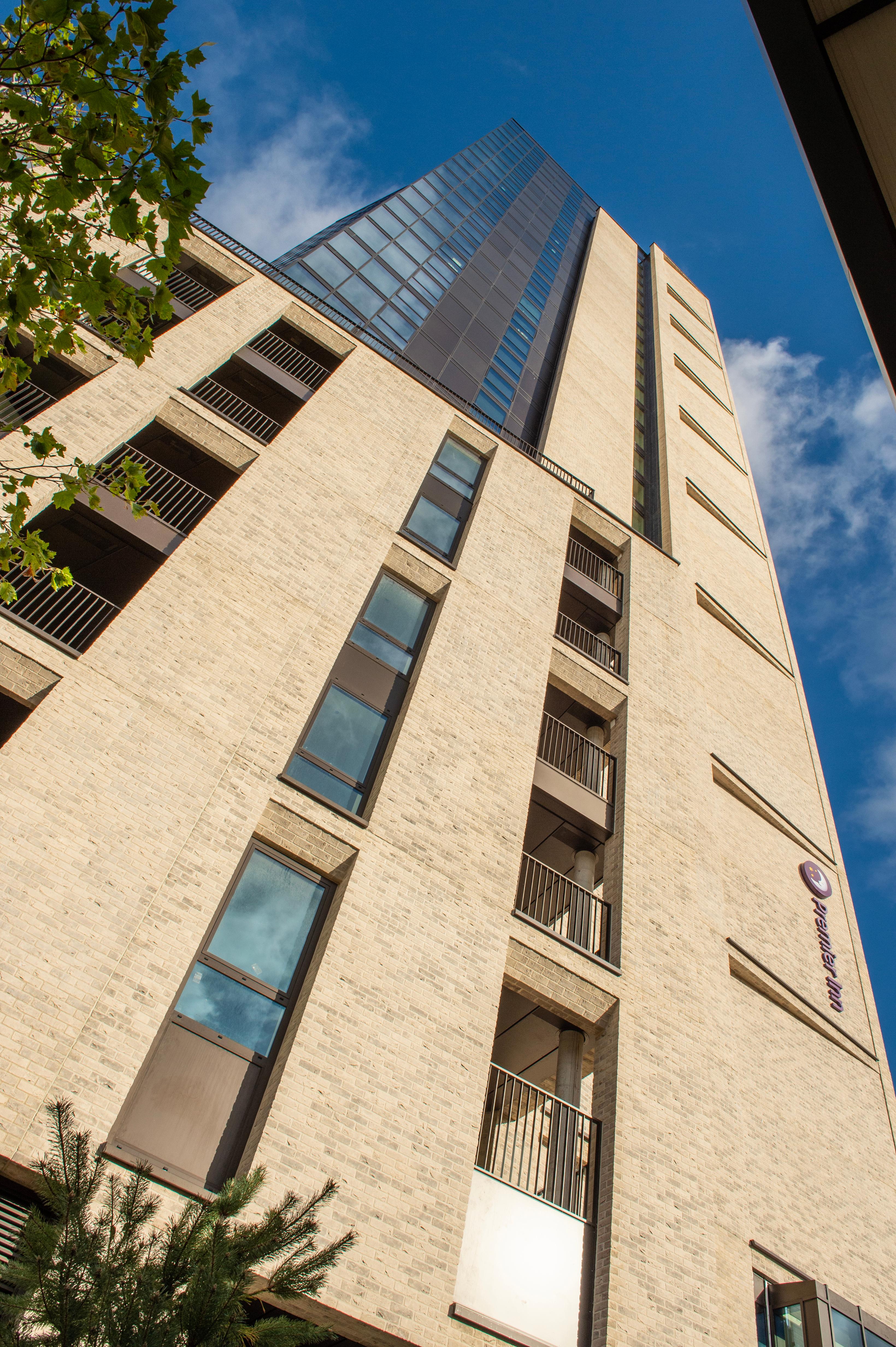 Фото Premier Inn London Canary Wharf Westferry